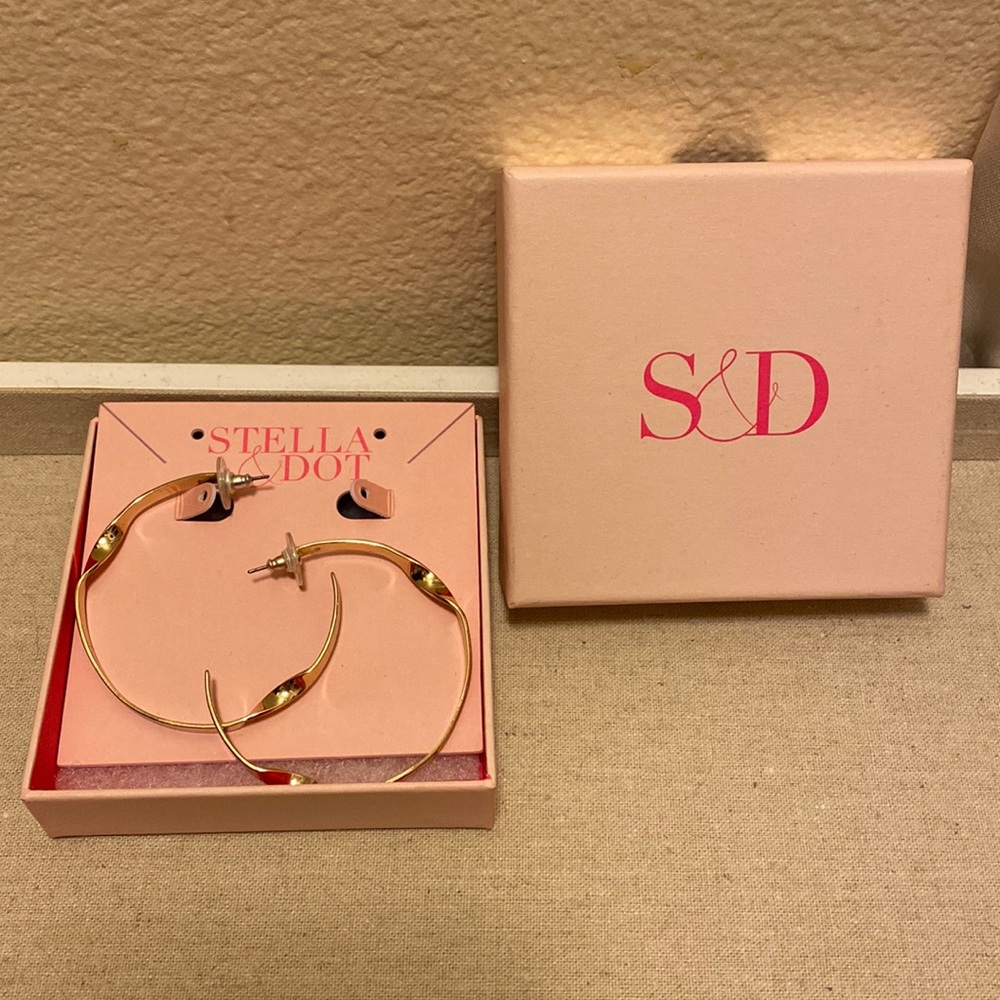 Delicate Twist Earrings (Stella & Dot) Gold hoops